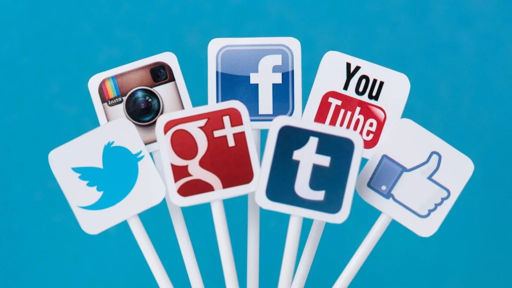 Social Media Multitasking: The Hilarious Art of Reaching More People!